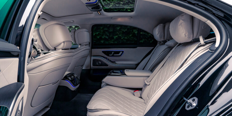 Premium-Luxury-Sedan-1-4-passenger-3